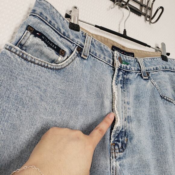 Vintage Tommy Hilfiger Jeans Mens 34x30 Blue Relaxed Fit Light Wash Faded Y2K - Picture 10 of 16